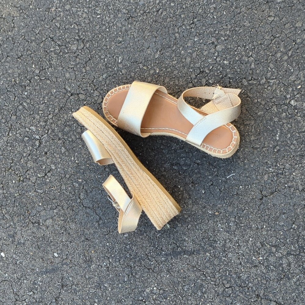 Universal thread gold wedges